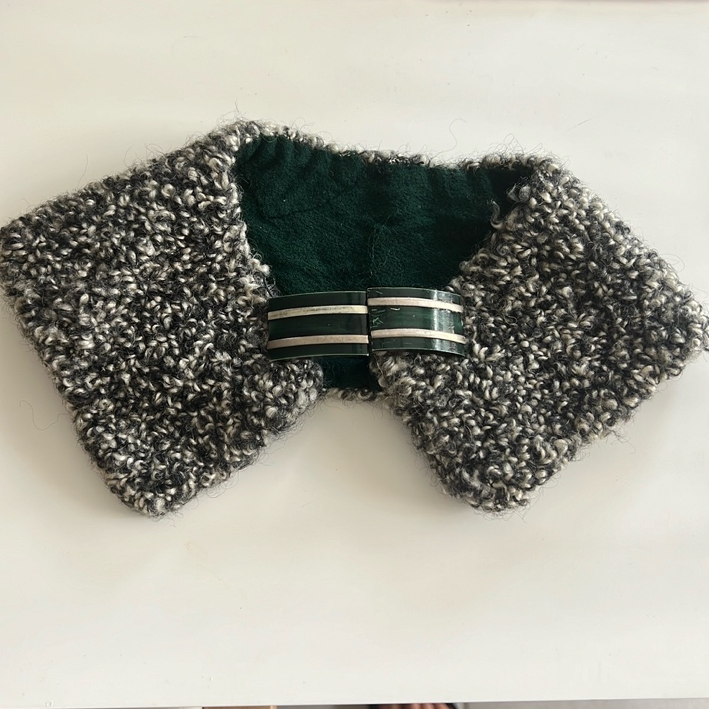 Vintage collar with clasp.